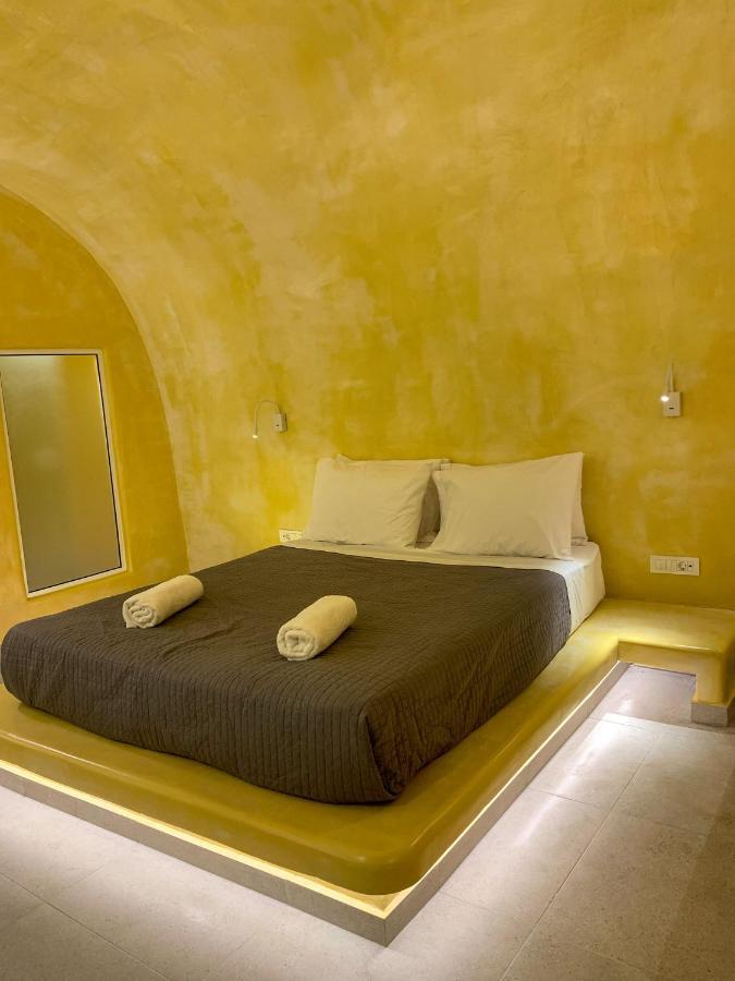 M Residence Santorini Conelia Cave Тира Экстерьер фото